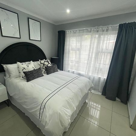Trendy, Comfortable 1 Bedroom Apartments In Mthatha Ngoại thất bức ảnh