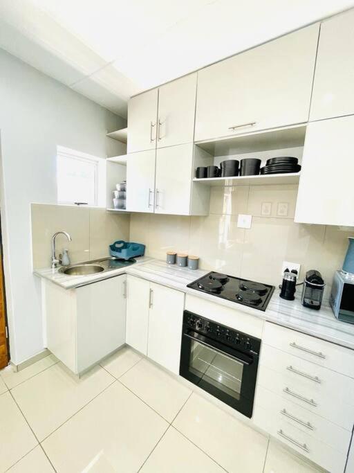 Trendy, Comfortable 1 Bedroom Apartments In Mthatha Ngoại thất bức ảnh