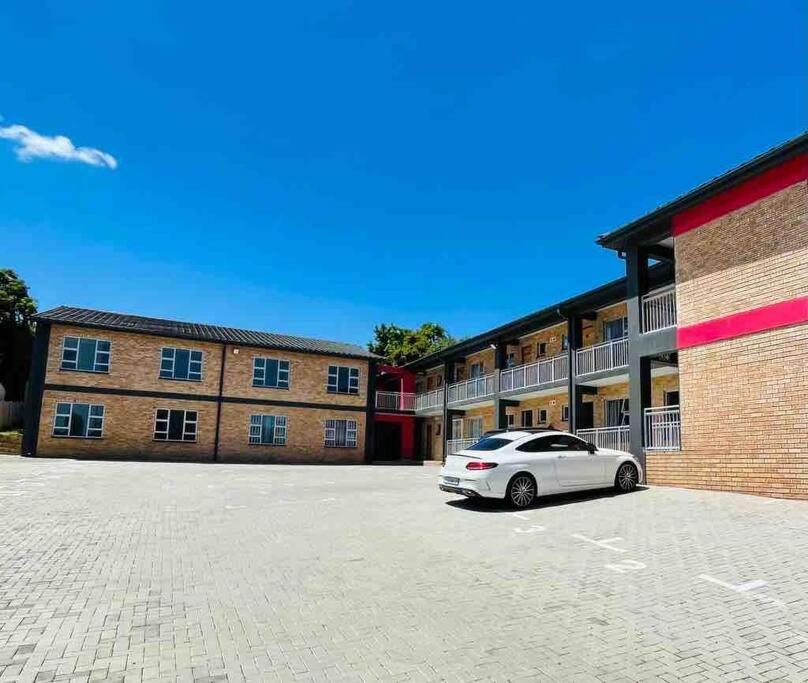 Trendy, Comfortable 1 Bedroom Apartments In Mthatha Ngoại thất bức ảnh