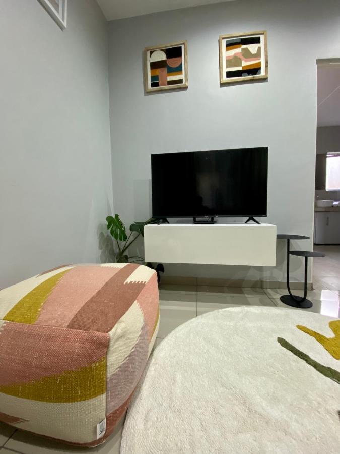 Trendy, Comfortable 1 Bedroom Apartments In Mthatha Ngoại thất bức ảnh