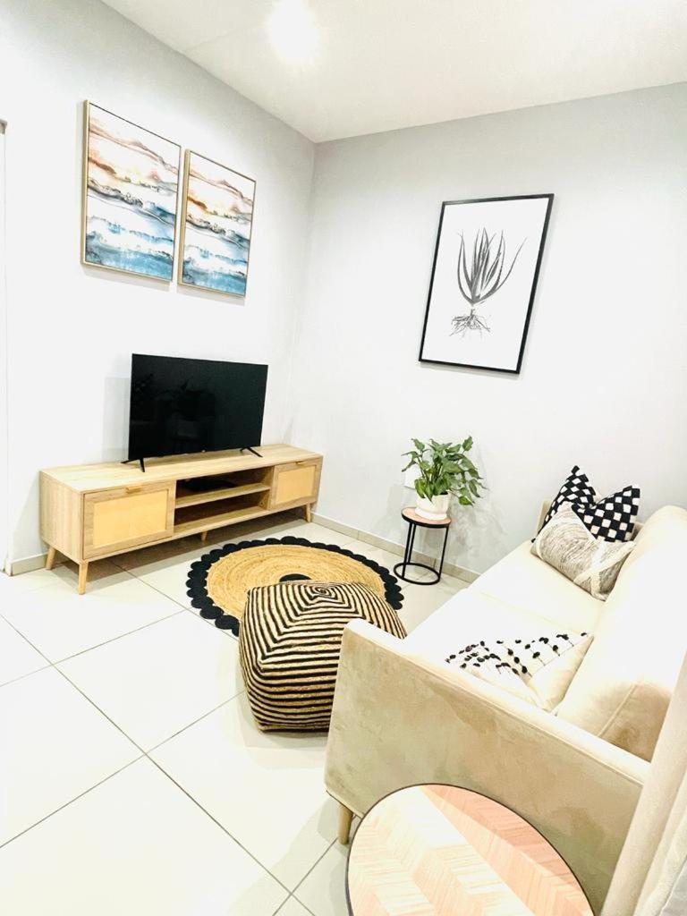 Trendy, Comfortable 1 Bedroom Apartments In Mthatha Ngoại thất bức ảnh