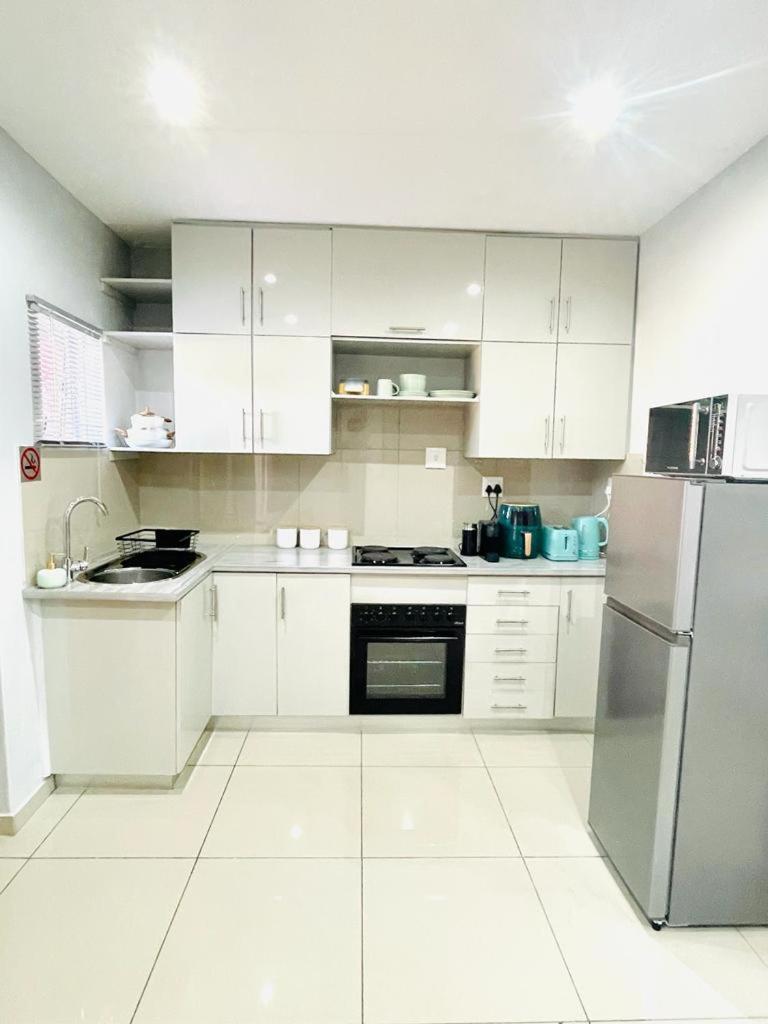 Trendy, Comfortable 1 Bedroom Apartments In Mthatha Ngoại thất bức ảnh