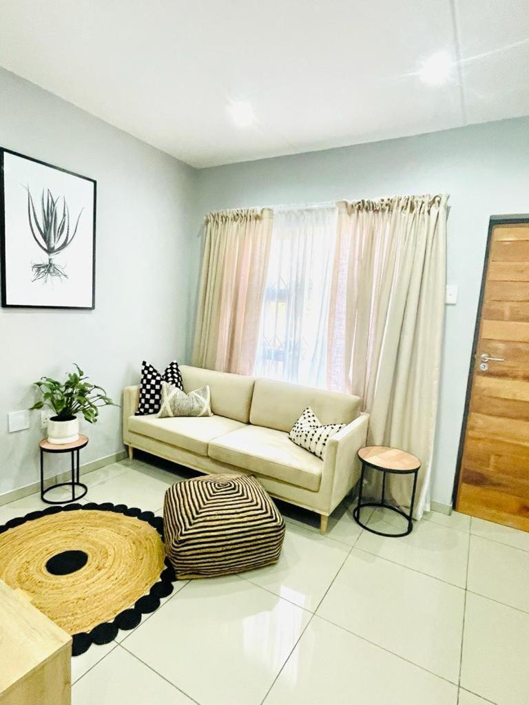 Trendy, Comfortable 1 Bedroom Apartments In Mthatha Ngoại thất bức ảnh